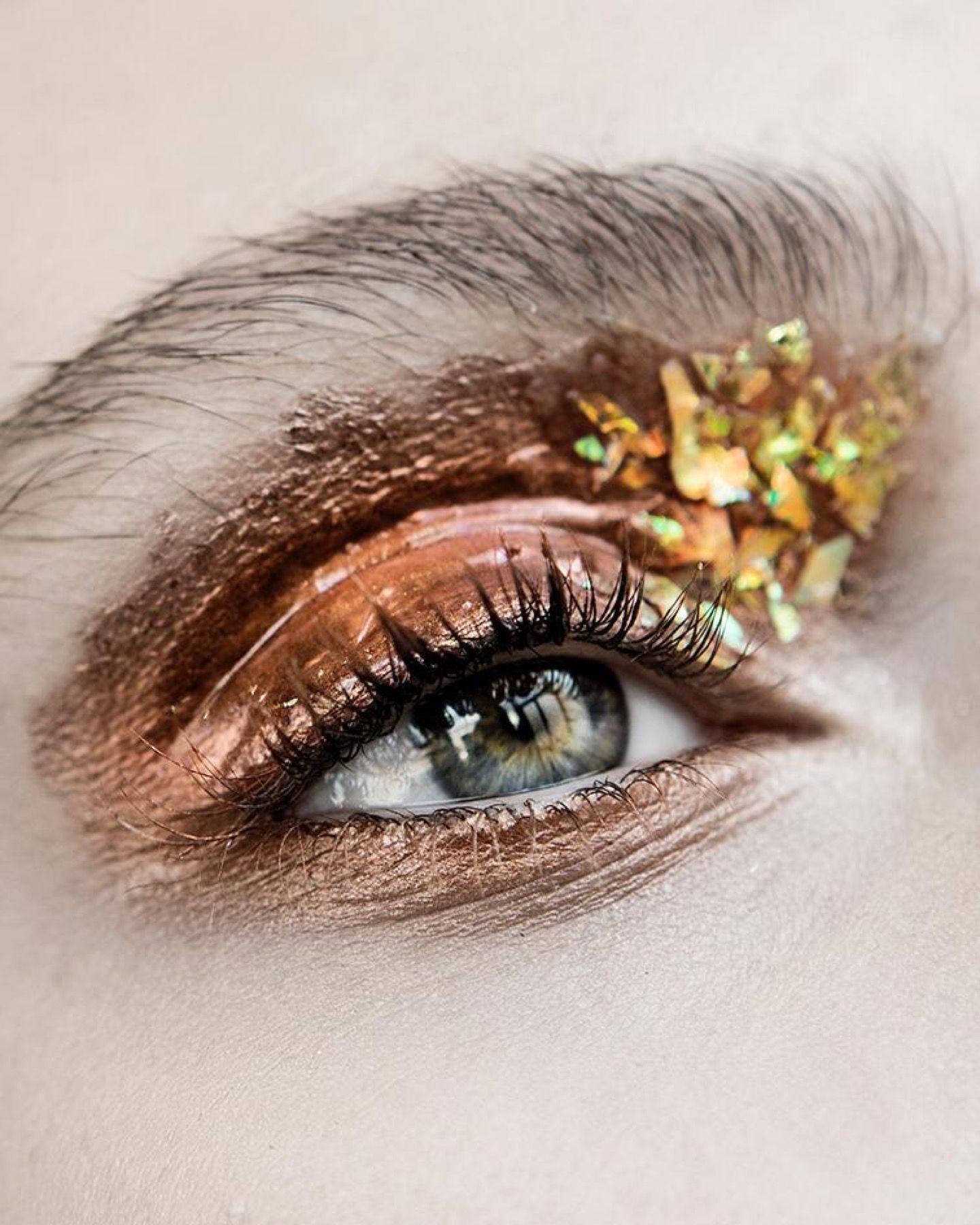 Beauty macro, copper glitter eye